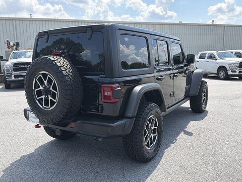 Used 2024 Jeep Wrangler Unlimited Rubicon AWD/4WD image 8