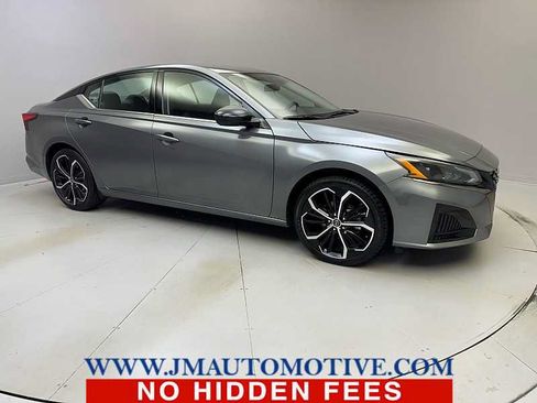 Used 2024 Nissan Altima 2.5 SR FWD image 7
