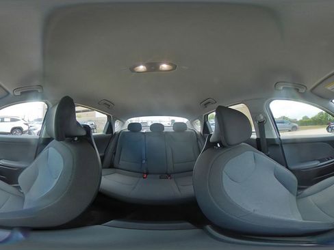 Used 2025 Kia K4 LXS image 41