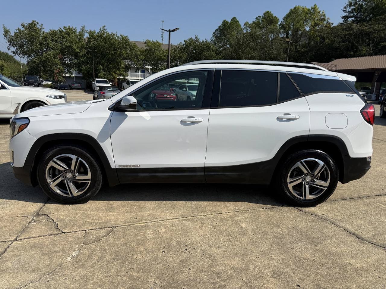 Used 2020 GMC Terrain SLT FWD image 2