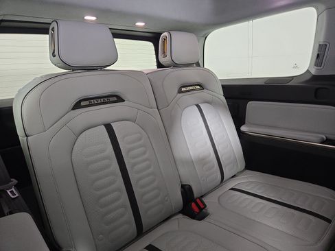 Used 2024 Rivian R1S Adventure AWD/4WD image 25
