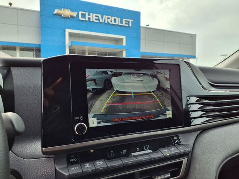 Used 2025 Toyota Camry LE w/ Convenience Package FWD image 5