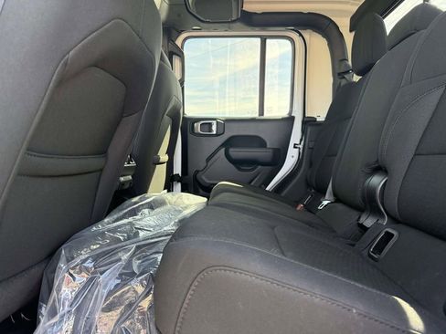 Used 2023 Jeep Gladiator Sport image 24