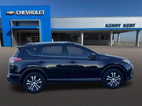 Used 2016 Toyota RAV4 LE FWD image 3