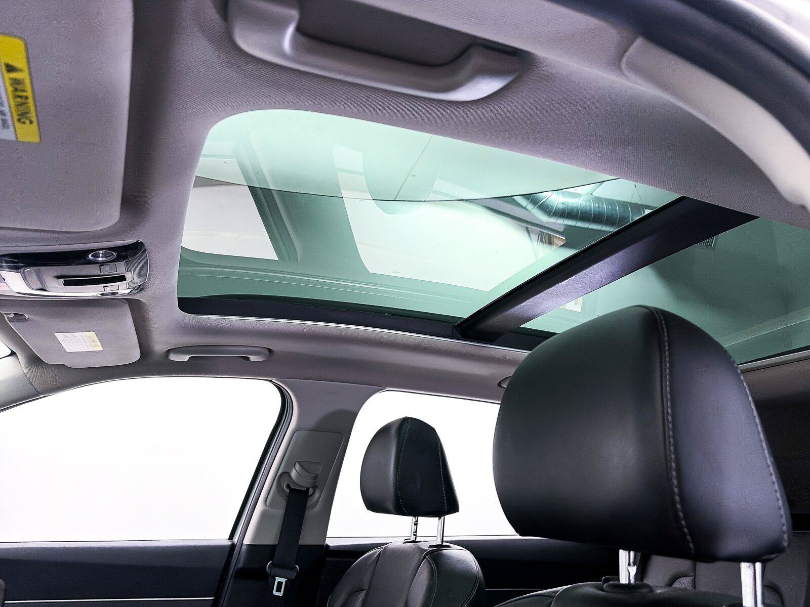 Used 2022 Kia Sorento S w/ Panoramic Sunroof Package AWD/4WD image 3