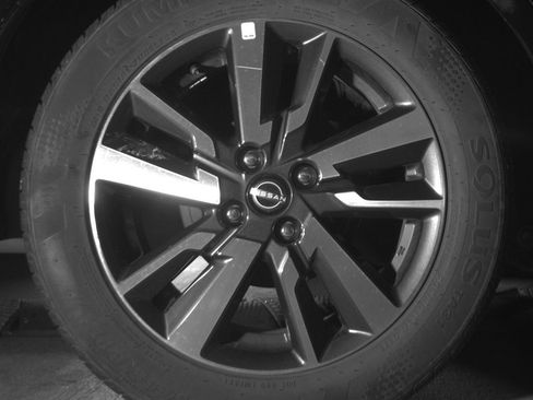 Used 2025 Nissan Versa SV FWD image 15