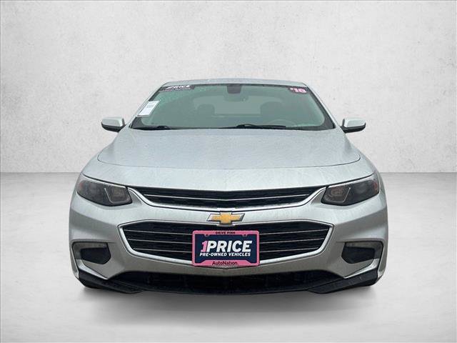 Used 2018 Chevrolet Malibu LT FWD image 2