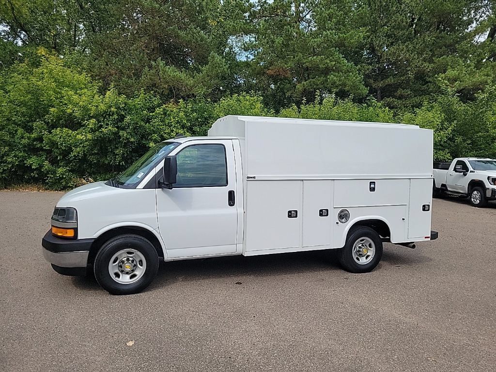 Used 2024 Chevrolet Express 3500 w/ Power Convenience Package RWD image 17