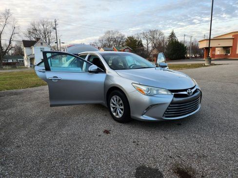 Used 2015 Toyota Camry LE image 14