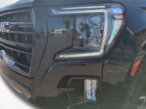 Used 2024 GMC Yukon XL AT4 w/ AT4 Premium Package image 10