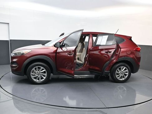 Used 2017 Hyundai Tucson SE image 37