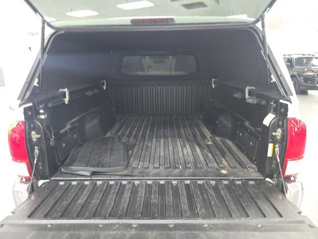 Used 2016 Toyota Tacoma SR5 RWD image 14