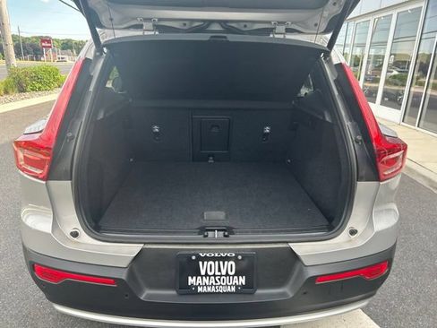 Used 2025 Volvo XC40 B5 Core AWD/4WD image 11