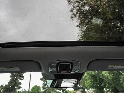 New 2025 Hyundai Elantra Limited image 24