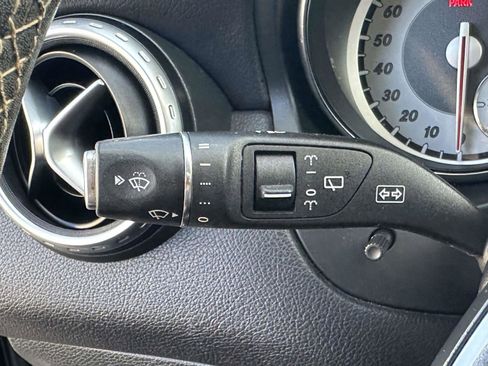 Used 2017 Mercedes-Benz GLA 250 4MATIC image 32