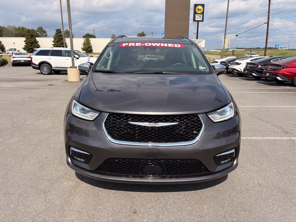 Used 2023 Chrysler Pacifica Limited FWD image 2