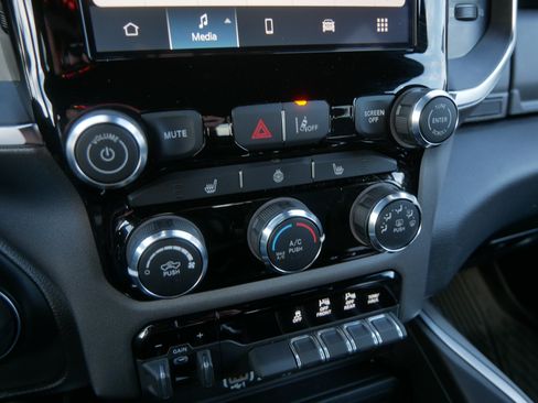 Used 2025 RAM 1500 Big Horn AWD/4WD image 30