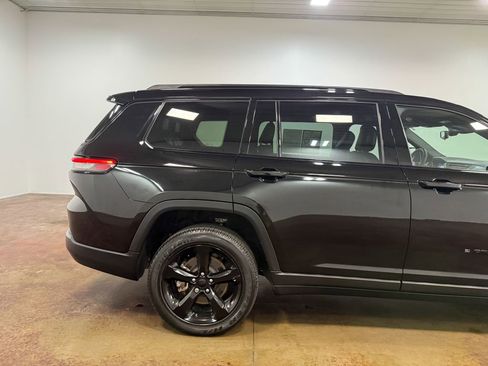 Used 2023 Jeep Grand Cherokee L Laredo image 34