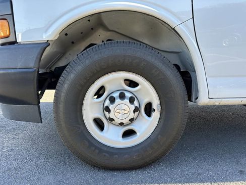 Used 2019 Chevrolet Express 3500 w/ Driver Convenience Package image 18