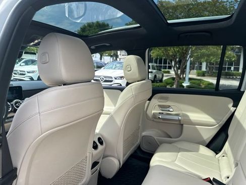 Certified 2021 Mercedes-Benz GLB 250 4MATIC image 22