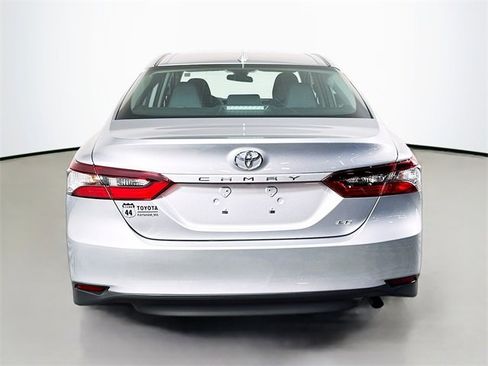Used 2022 Toyota Camry LE image 7