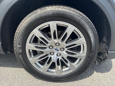 Certified 2025 Ford Explorer Platinum RWD image 38