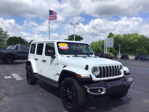 Certified 2025 Jeep Wrangler Unlimited Sahara AWD/4WD image 3