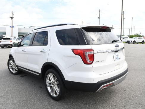 Used 2017 Ford Explorer Limited w/ Equipment Group 301A FWD image 7
