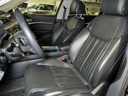 Used 2019 Audi e-tron Prestige w/ Prestige Package AWD/4WD image 25