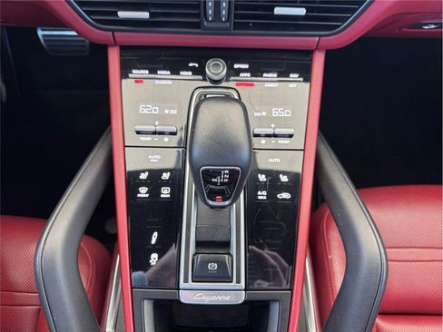 Used 2019 Porsche Cayenne Turbo AWD/4WD image 34