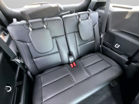 Used 2024 Ford Explorer XLT w/ Equipment Group 202A AWD/4WD image 19