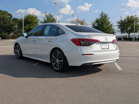 Used 2022 Honda Civic Touring image 6