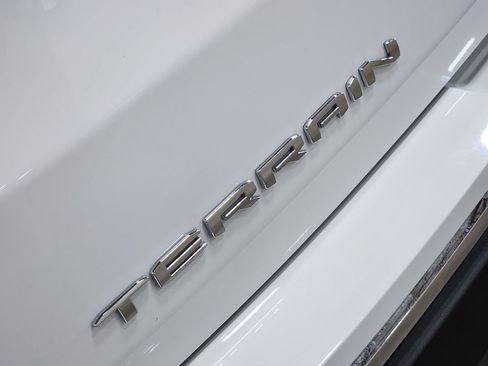 Used 2022 GMC Terrain SLT image 25