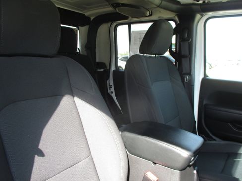Used 2022 Jeep Gladiator Sport AWD/4WD image 35