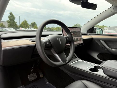 Used 2023 Tesla Model Y Long Range AWD/4WD image 15