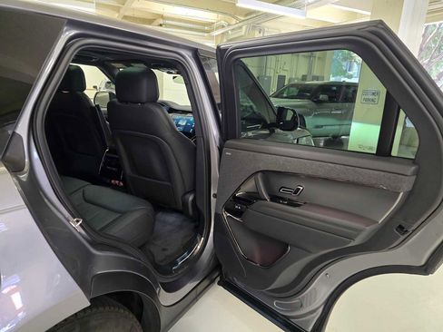 Used 2025 Land Rover Range Rover Sport image 15