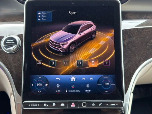 Used 2025 Mercedes-Benz GLC 350e 4MATIC image 33