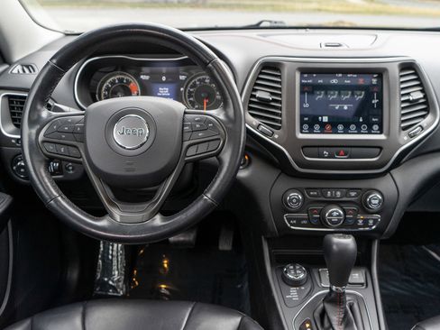 Used 2019 Jeep Cherokee Trailhawk w/ Comfort/Convenience Group image 13