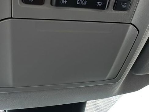 Used 2024 Toyota Highlander LE image 31