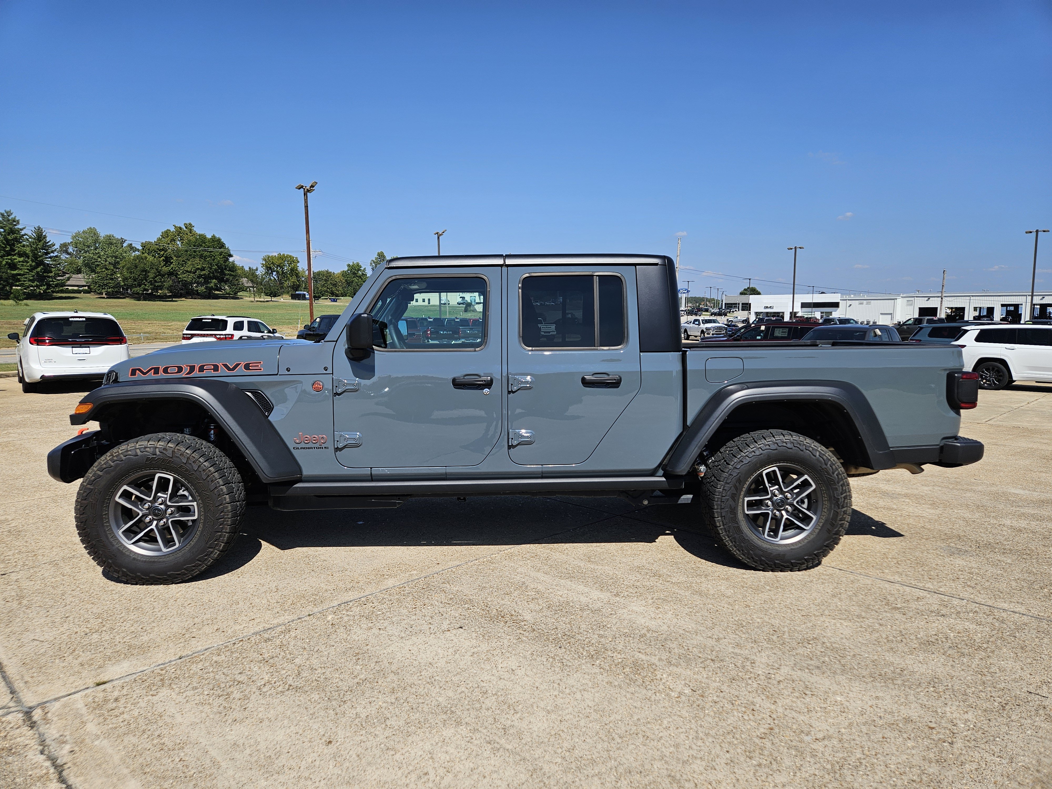 Used 2026 Jeep Gladiator Mojave AWD/4WD image 3