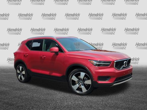 Used 2019 Volvo XC40 T4 Momentum FWD image 2