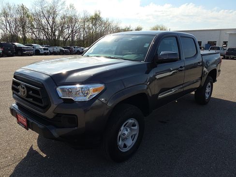 Used 2023 Toyota Tacoma SR image 4