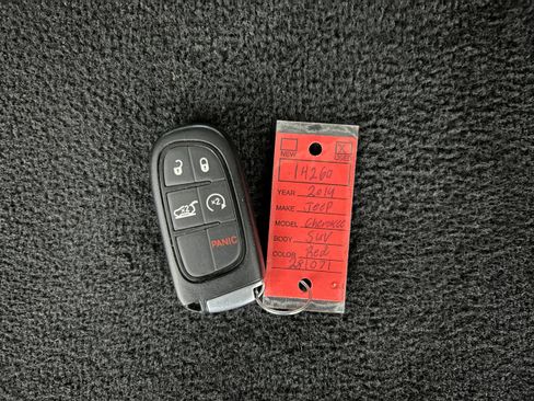 Used 2019 Jeep Cherokee Limited w/ Luxury Group AWD/4WD image 40