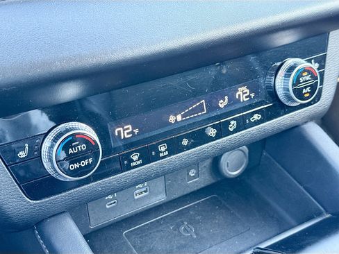 Used 2024 Mitsubishi Outlander SE Black Edition image 34