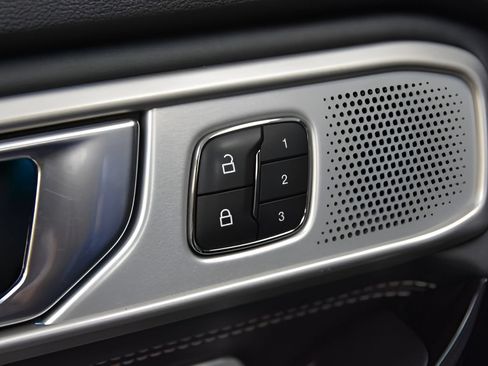 Used 2021 Ford Explorer ST w/ Equipment Group 401A AWD/4WD image 19