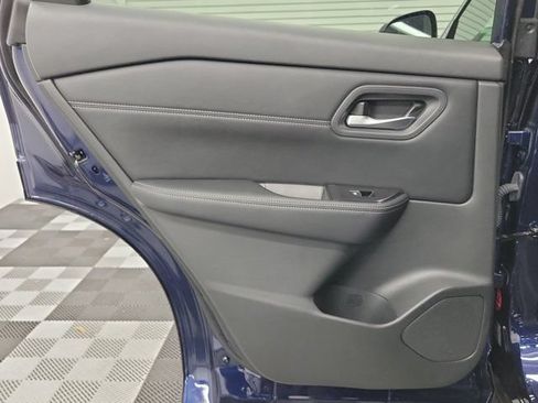 Certified 2025 Nissan Rogue SL FWD image 17