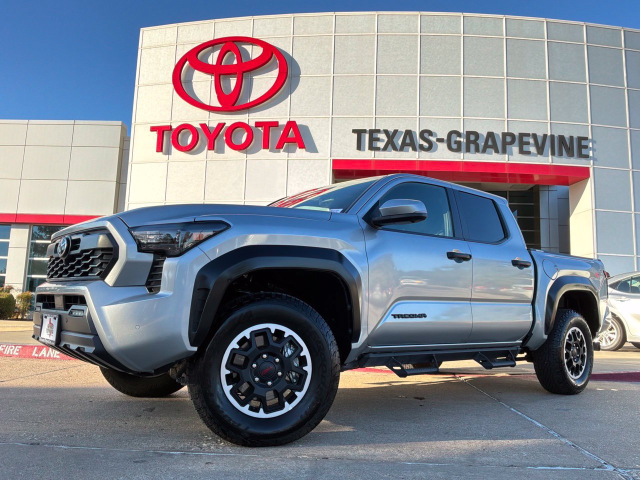 Used 2024 Toyota Tacoma TRD Off-Road w/ TRD Off Road Premium Package AWD/4WD image 2