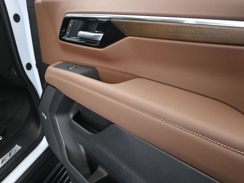 New 2026 Chevrolet Suburban High Country AWD/4WD image 24
