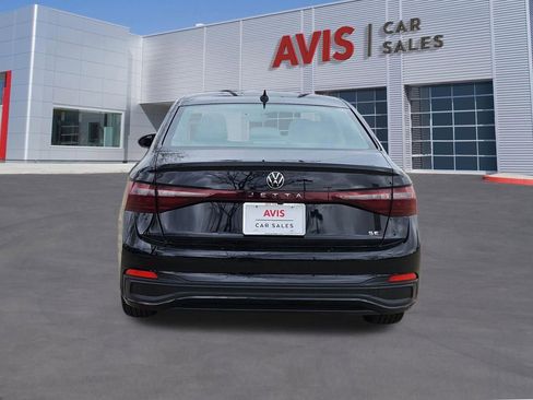 Used 2025 Volkswagen Jetta SE image 5