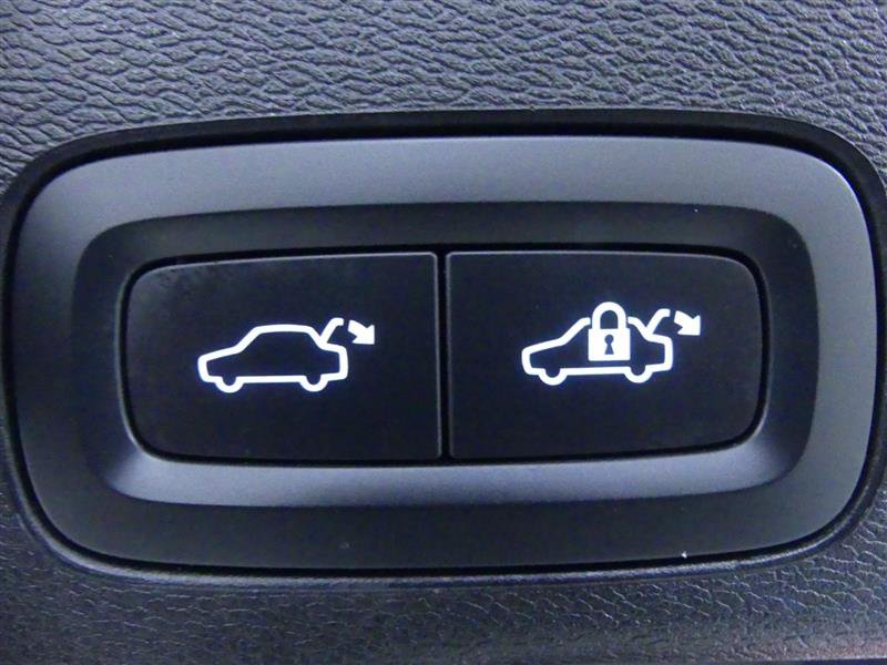 Used 2024 Volvo XC60 B5 Plus w/ Protection Package Premier AWD/4WD image 36